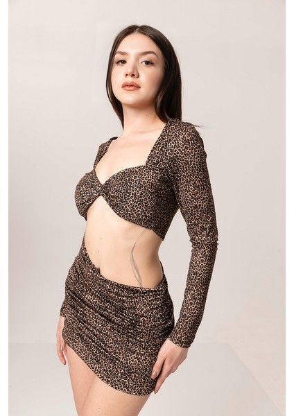 Leopar Desenli Göğüs ve Sırt Dekolteli Mini Elbise