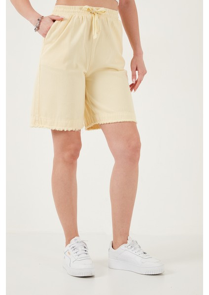 Pamuklu Standart Fit Normal Bel Bağlamalı Cepli Şort Bayan Şort 668YP5326 modelleri