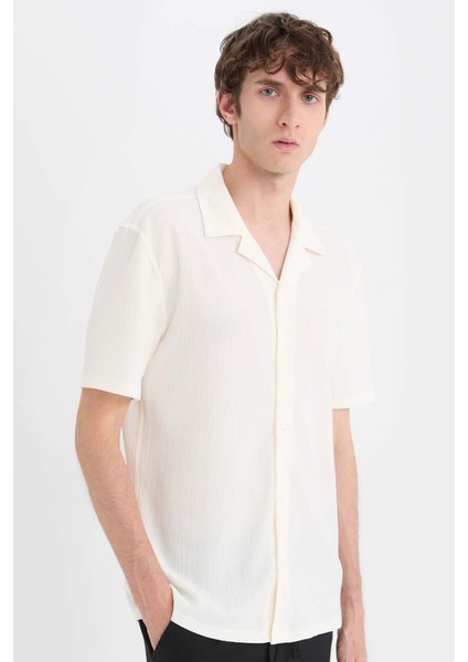 Yeni Sezon Modern Fit Dokulu Penye Kısa Kollu Beyaz Gömlek