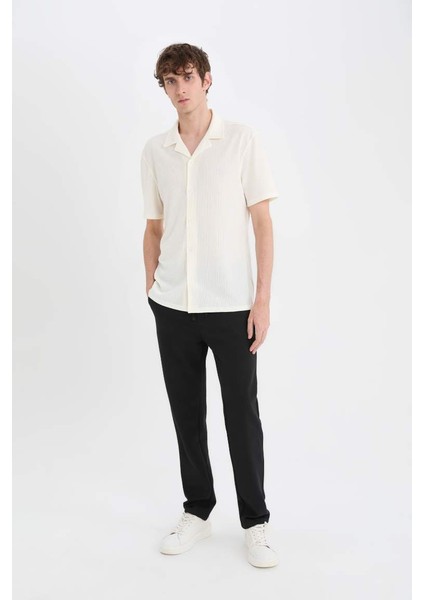 Yeni Sezon Modern Fit Dokulu Penye Kısa Kollu Beyaz Gömlek fiyatları