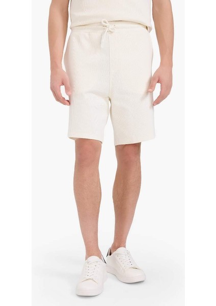 Yeni Sezon Regular Fit Dokulu Beli Bağcıklı Şort