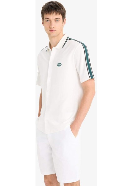 Yeni Sezon Relax Fit Polo Yaka Hafif Kumaş Baskılı Yazlık Kısa Kollu Gömlek fırsatları