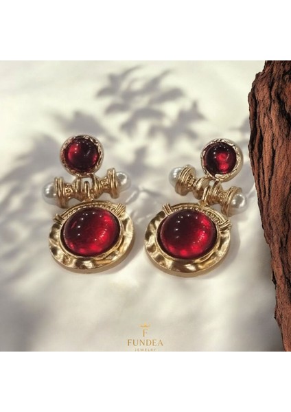 Sonsuz Akşam Küpesi Kırmızı Renk Inci Detaylı Çelik Vintage taşlı parlak küpe ışıltılı ve zarif retro model yaz sezonu modern gösterişli şık takı fiyatları