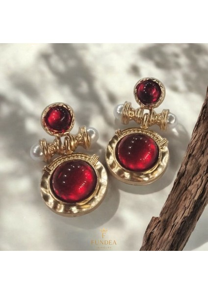Sonsuz Akşam Küpesi Kırmızı Renk Inci Detaylı Çelik Vintage taşlı parlak küpe ışıltılı ve zarif retro model yaz sezonu modern gösterişli şık takı modelleri