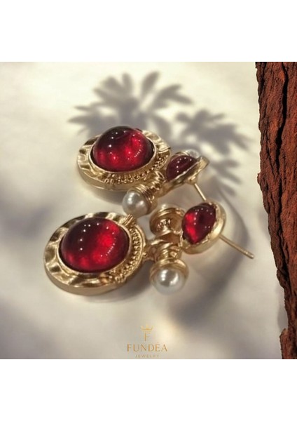 Sonsuz Akşam Küpesi Kırmızı Renk Inci Detaylı Çelik Vintage taşlı parlak küpe ışıltılı ve zarif retro model yaz sezonu modern gösterişli şık takı fırsatları