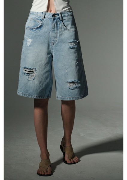 Toka Detaylı Bol Kesim Rahat Baggy Jean Kot Salaş Kadın Bermuda Diz Altı Denim Şort @casoria modelleri