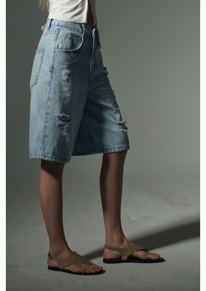 Toka Detaylı Bol Kesim Rahat Baggy Jean Kot Salaş Kadın Bermuda Diz Altı Denim Şort @casoria fırsatları