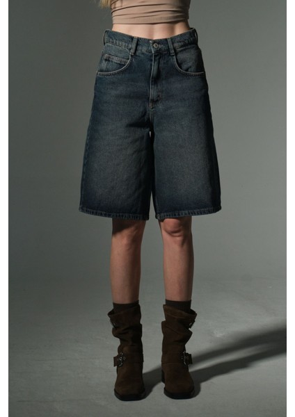 Toka Detaylı Bol Kesim Rahat Baggy Jean Kot Salaş Kadın Bermuda Diz Altı Denim Şort @casoria fiyatları