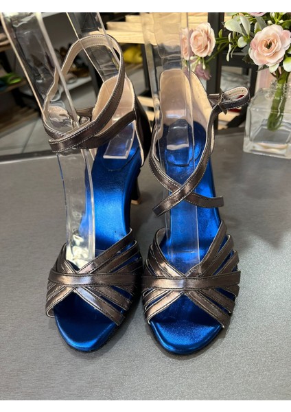 7 Bantlı Yeni Model Salsa Baçata Latin Dansları 6 cm Kadeh Topuklu Dans ve Salon Ayakkabısı Füme