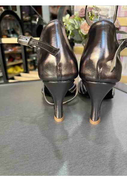 7 Bantlı Yeni Model Salsa Baçata Latin Dansları 6 cm Kadeh Topuklu Dans ve Salon Ayakkabısı Füme