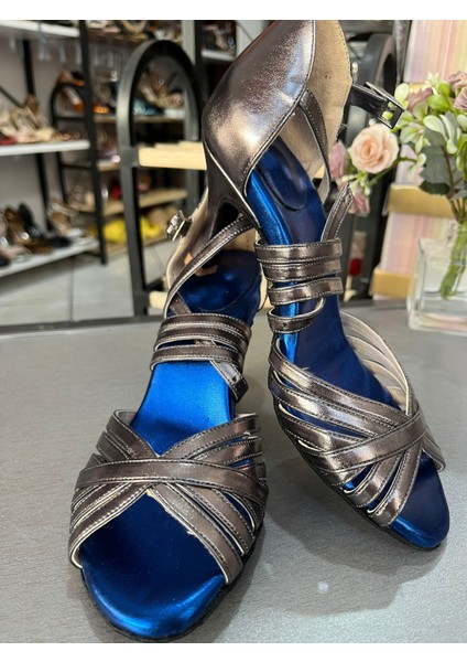 7 Bantlı Yeni Model Salsa Baçata Latin Dansları 6 cm Kadeh Topuklu Dans ve Salon Ayakkabısı Füme