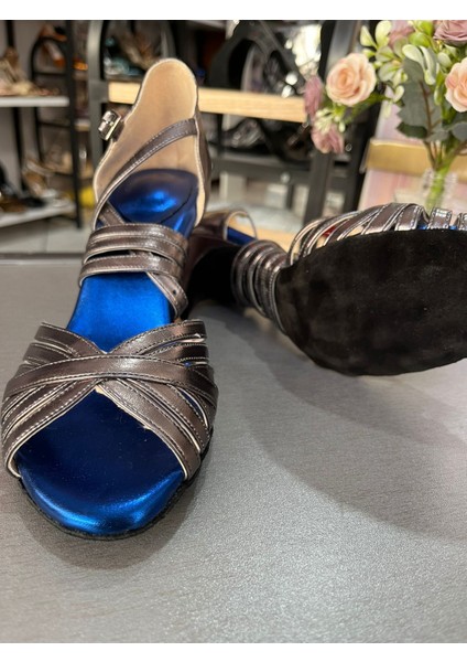 7 Bantlı Yeni Model Salsa Baçata Latin Dansları 6 cm Kadeh Topuklu Dans ve Salon Ayakkabısı Füme