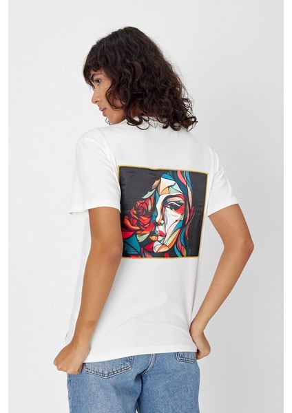Yapay Zeka Tasarım Sırt Aplike Özel Baskılı %100 Pamuklu Penye Regular Fit T-Shirt (Pikasso2)