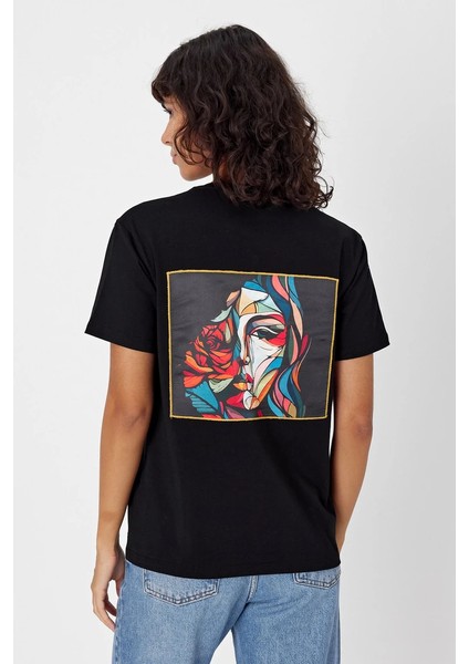 Yapay Zeka Tasarım Sırt Aplike Özel Baskılı %100 Pamuklu Penye Regular Fit T-Shirt (Pikasso2)