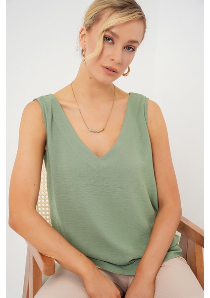 V Yaka Sıfır Kol Bluz 950 - Çağla