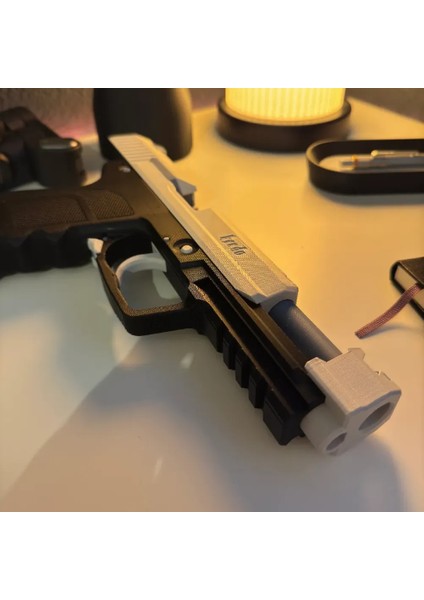 Sg-09 R Resident Evil 4 Hareketli Kapak ve Tetik Çıkarılabilir Şarjör Oyuncak Tabanca Silah