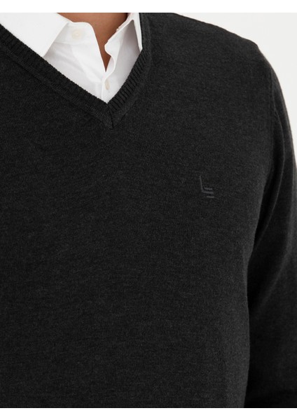 Erkek Antrasit Melanj Slim Fit V Yaka Basic Triko Kazak 50259110-VR081