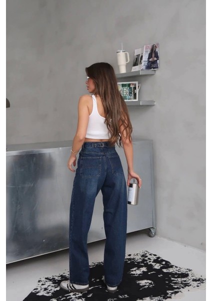 Arkadan tokalı jeans pantolon modelleri