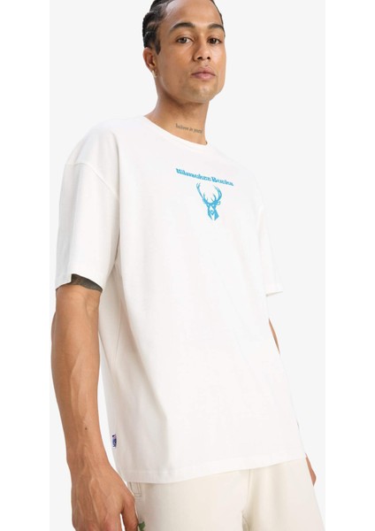 Fit NBA Milwaukee Bucks Oversize Geniş Kalıp Bisiklet Yaka Sırt Baskılı Kısa Kollu Tişört Z4666AZ25SM fırsatları