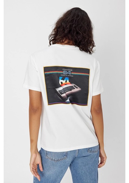 Yapay Zeka Tasarım Sırt Aplike Özel Baskılı %100 Pamuklu Penye Regular Fit T-Shirt (Komodor 64 ) fiyatları