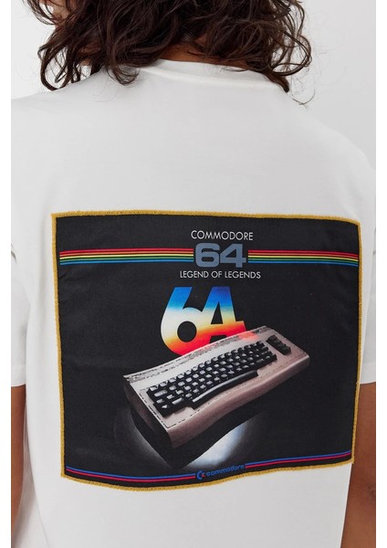 Yapay Zeka Tasarım Sırt Aplike Özel Baskılı %100 Pamuklu Penye Regular Fit T-Shirt (Komodor 64 ) fırsatları