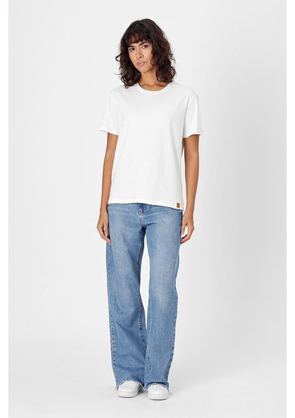 Yapay Zeka Tasarım Sırt Aplike Özel Baskılı %100 Pamuklu Penye Regular Fit T-Shirt (Komodor 64 ) indirimleri