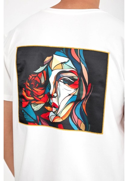 Erkek Yapay Zeka Tasarım Sırt Aplike Özel Baskılı %100 Pamuklu Penye Regular Fit T-Shirt (Pikasso2)