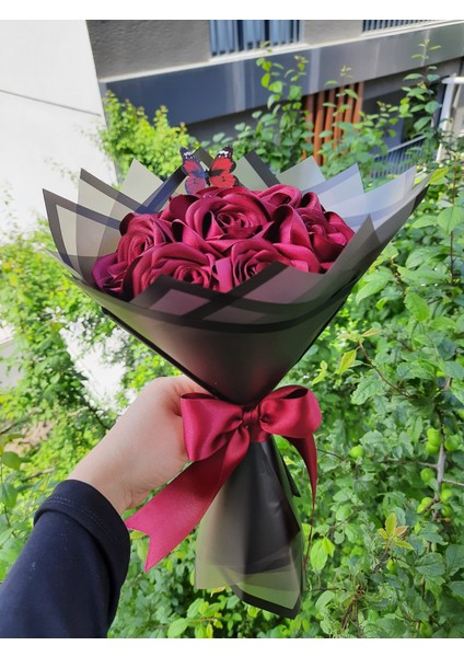 7'li Solmayan Gül Buketi Bordo Gül Dışı Siyah fiyatları