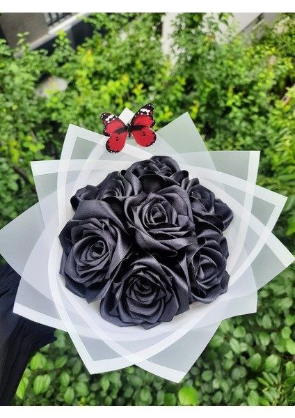7 Li Solmayan Gül Buketi Siyah Gül Dışı Beyaz