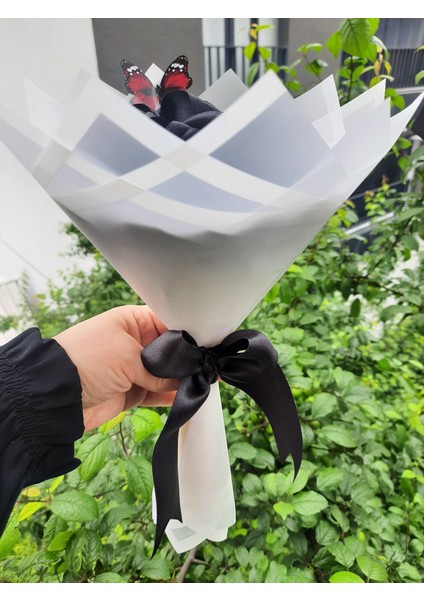 7 Li Solmayan Gül Buketi Siyah Gül Dışı Beyaz