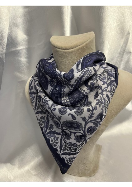 Lacivert Beyaz Desenli Soft Dokulu Kadın Fular | Şık ve Zarif Aksesuar