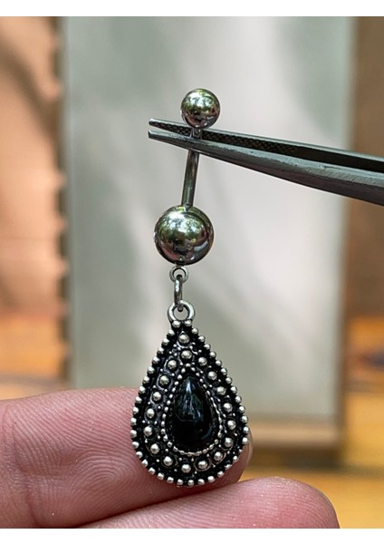 316 L Cerrahi Çelik Siyah Damla Taşlı Motif Işlemeli Göbek Piercingi