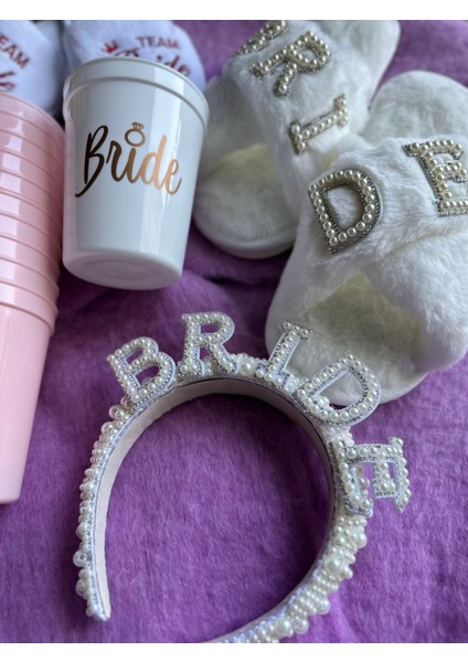 Party Box- Inci Bride Taç, Peluş Terlik, 10’lu Bardak, 4’lü Bordo Işlemeli Bride Team Terlik indirimleri