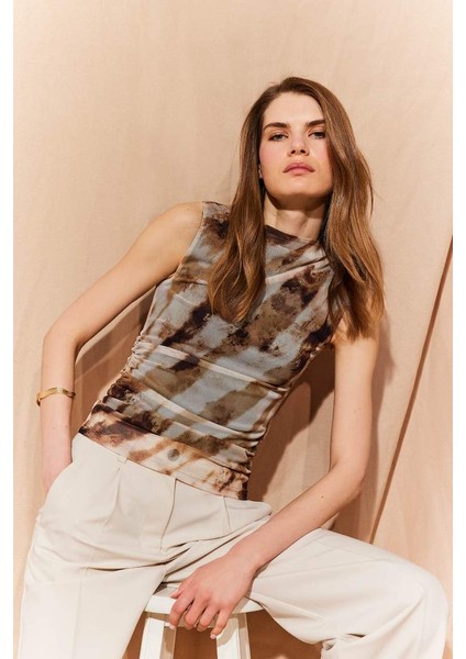 Yeni Sezon Slim Fit Dar Kesim Batik Bisiklet Yaka Tül Kolsuz Bluz modelleri