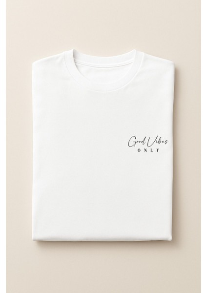 Kadın Beyaz Renk Yazılı Tişört – Good Vibes Only Minimal Baskılı