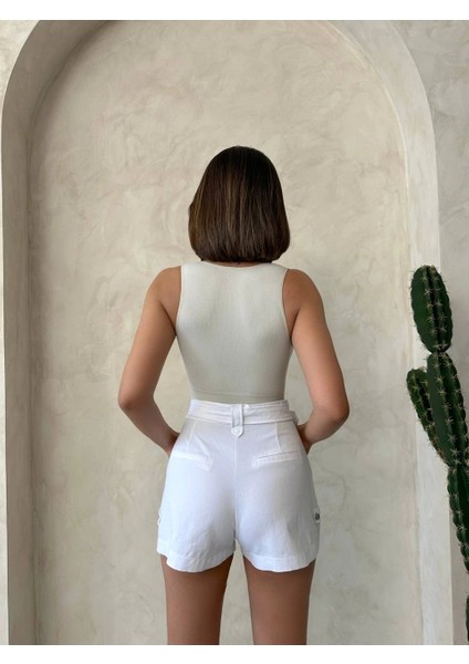 Kemer Detaylı Gabardin Şort Beyaz S25289