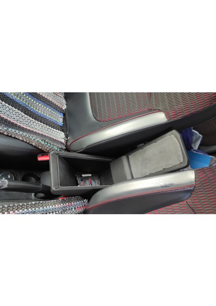 Renault Captur Vidasız Konsola Geçmeli Kolçak (2013-2016) indirimleri