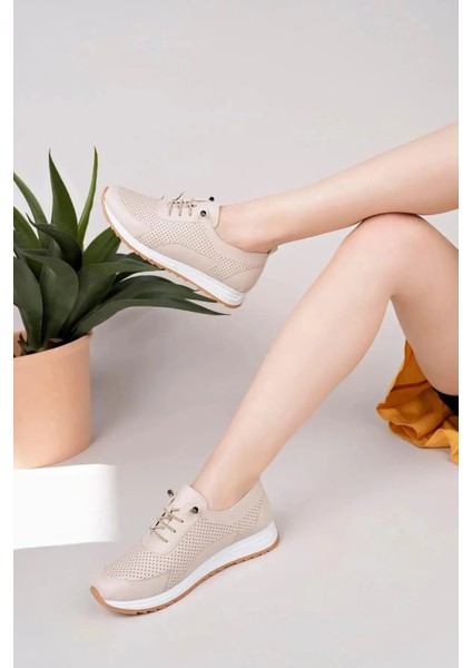 Bej Lastik Bağcıklı Ortopedik Anne Spor Ayakkabı