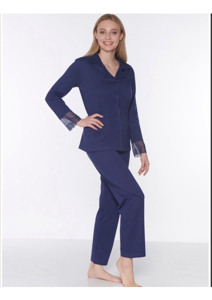 Kolları Dantelli Pijama Takımı