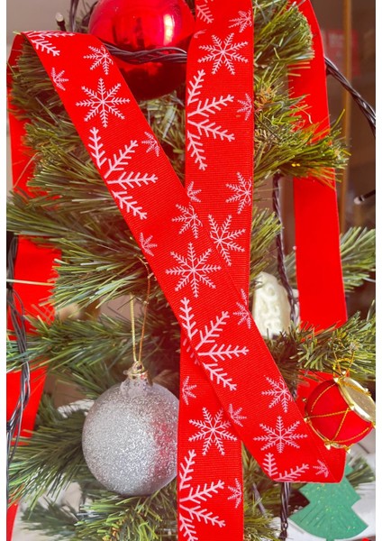 Kırmızı Çam Ağaçlı Desenli Kurdele 3 Metre modelleri