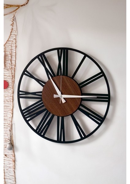 Modern Tarz Siyah Duvar Saati – Kahverengi Detaylı Dekoratif Model modelleri