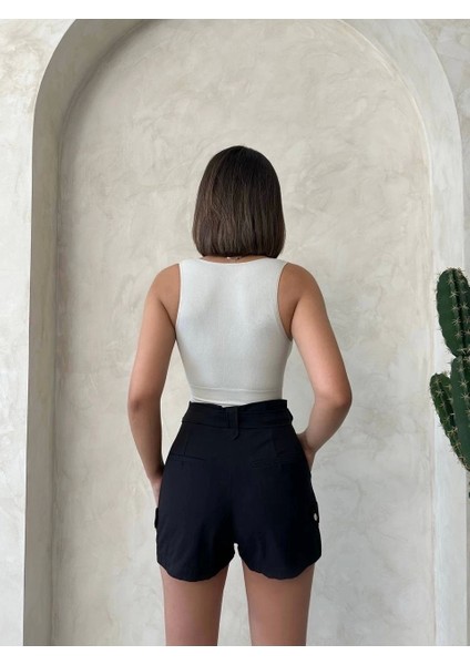 Kemer Detaylı Gabardin Şort Siyah S25289