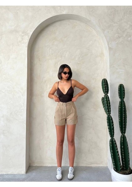 Kemer Detaylı Gabardin Şort Bej S25289 fırsatları