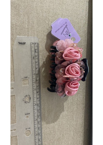 Mandal Toka Siyah Mandal Toka Üzerine Nude Pembe Gül ve Boncuklarla Işlemeli Şık Toka