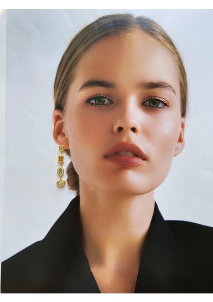 Sallantılı Pirinç Renkli Taşlı Gold Küpe