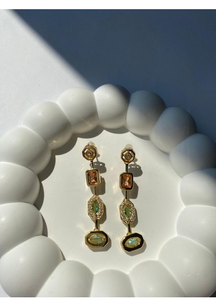 Sallantılı Pirinç Renkli Taşlı Gold Küpe modelleri