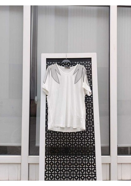 Büyük Beden Yaprak Desenli Beyaz Tişört