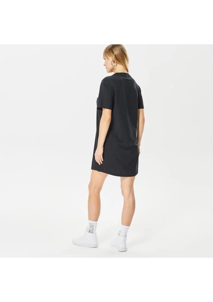 Sportswear Essential Kısa Kollu Kadın Spor Tişört DV7882-010 Siyah - M modelleri