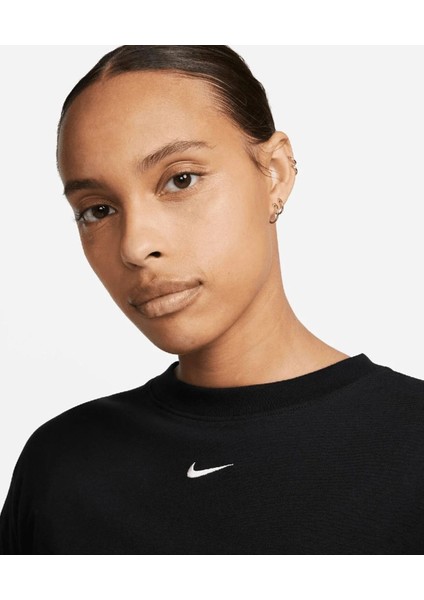 Sportswear Essential Kısa Kollu Kadın Spor Tişört DV7882-010 Siyah - M indirimleri