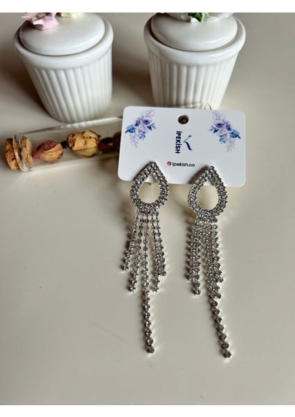 Taşlı Damla Formlu 4 Sallantılı Silver Küpe – Zarif ve Işıltılı Tasarım